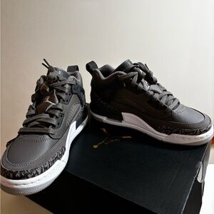 Gray Jordan Spizike Low Youth Sneakers